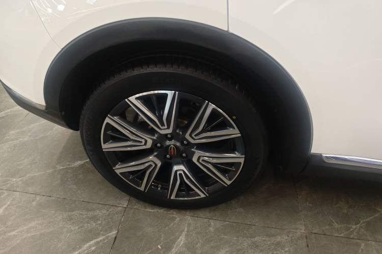 Used Hongqi HS5 2022 2.0T Smart Connect Flagship All-Wheel-Drive Version Right Rear Wheel Hub