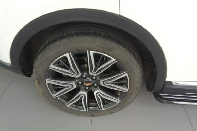 Used Hongqi HS5 2022 Facelifted Version 2.0T Smart Connect Flagship All-Wheel-Drive Edition Right Rear Wheel Hub
