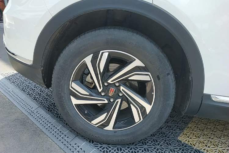 Used Hongqi HS5 2022 Revised Version 2.0T Smart Connect Flagship Edition Right Rear Wheel Hub