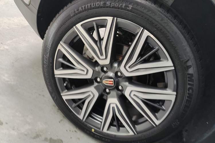 Used Hongqi HS5 2022 Facelifted Version 2.0T Smart Connect Flagship All-Wheel-Drive Edition Right Rear Wheel Hub