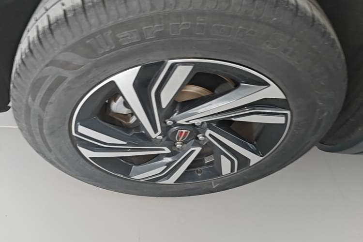 Used Hongqi HS5 2022 2.0T Smart Connect Flagship Edition Right Rear Wheel Hub