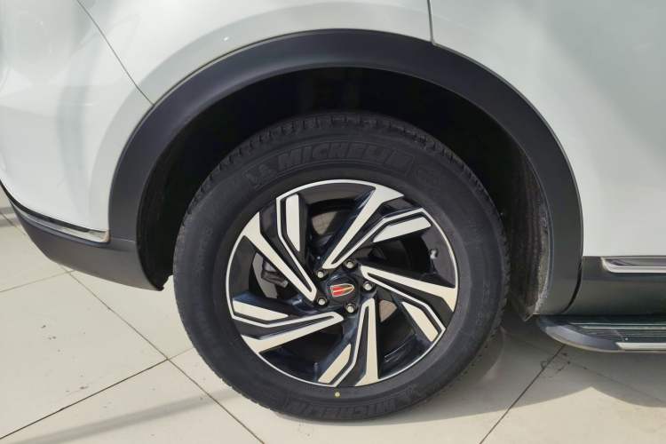 Used Hongqi HS5 2022 Revised Version 2.0T Smart Connect Flagship Edition Right Rear Wheel Hub