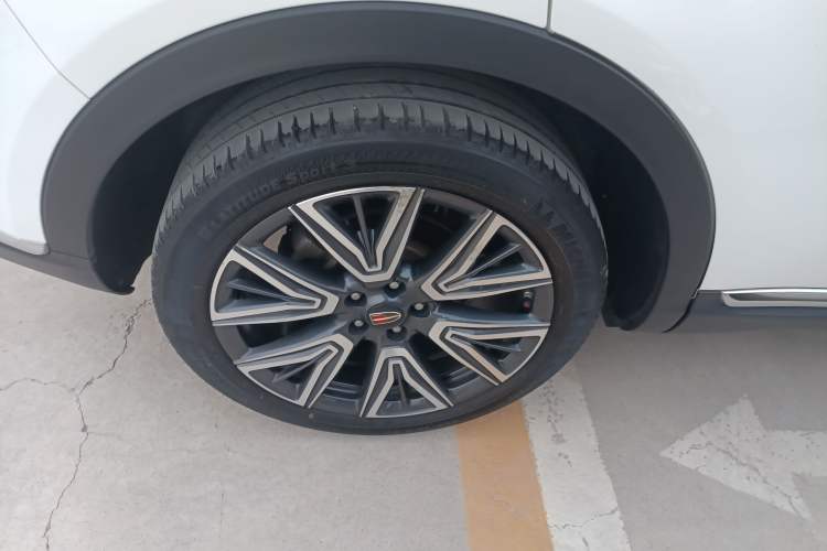 Used Hongqi HS5 2022 Facelifted Version 2.0T Smart Connect Flagship All-Wheel-Drive Edition Right Rear Wheel Hub