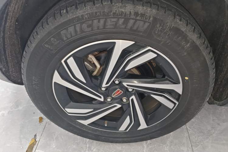 Used Hongqi HS5 2022 Revised Version 2.0T Smart Connect Flagship Edition Right Rear Wheel Hub