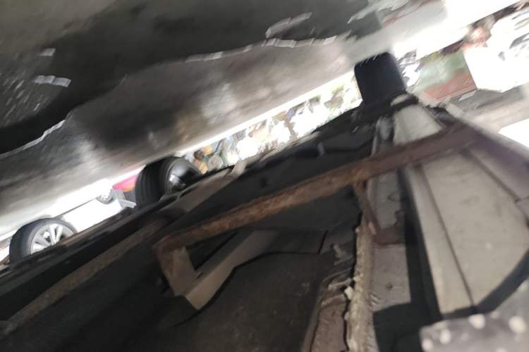 Used Hongqi HS5 2022 Facelifted Version 2.0T Smart Connect Flagship All-Wheel-Drive Edition Right Side Sill