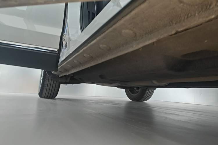 Used Hongqi HS5 2022 2.0T Smart Connect Flagship Edition Right Side Sill