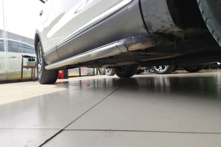 Used Hongqi HS5 2022 Revised Version 2.0T Smart Connect Flagship Edition Right Side Sill