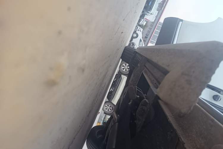 Used Hongqi HS5 2022 Revised Version 2.0T Smart Connect Flagship Edition Right Side Sill