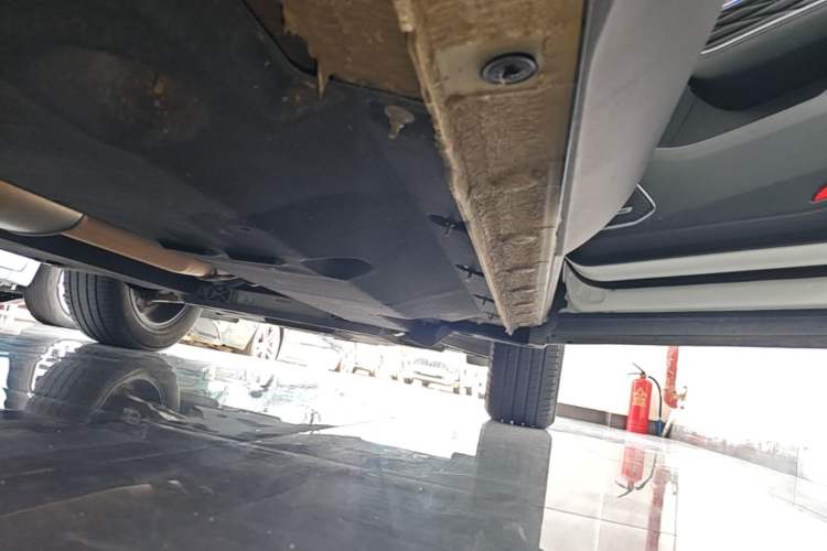 Used Hongqi HS5 2022 Revised Version 2.0T Smart Connect Flagship Edition Right Side Sill