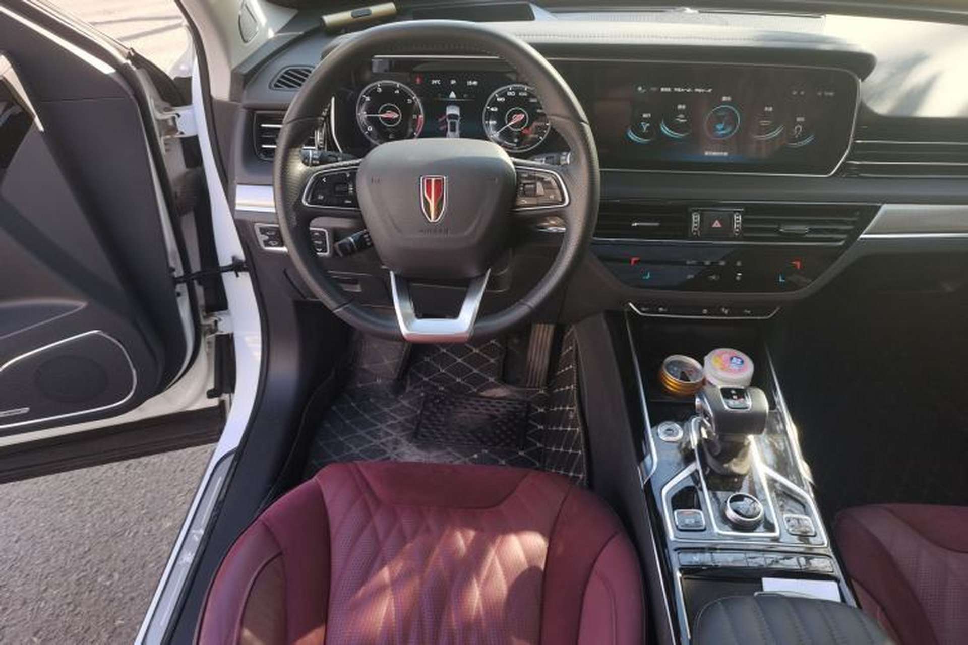 Used Hongqi HS5 2022 Facelifted Version 2.0T Smart Connect Flagship All-Wheel-Drive Edition Steering Wheel