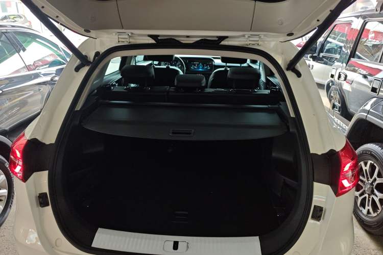 Used Hongqi HS5 2022 Revised Version 2.0T Smart Connect Flagship Edition Trunk