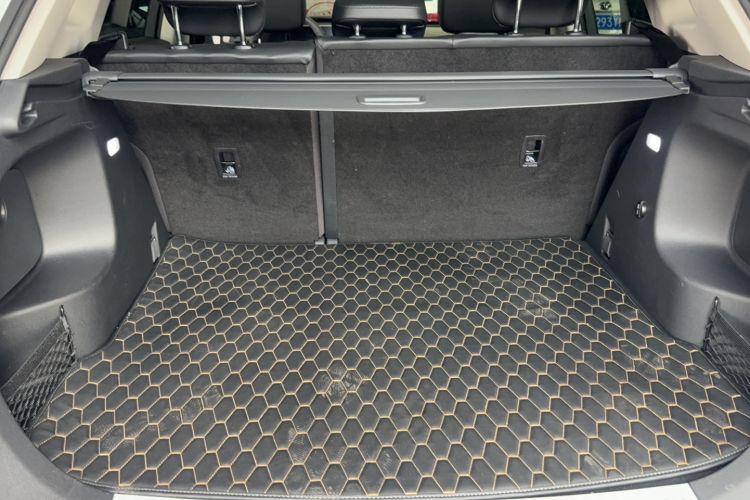 Used Hongqi HS5 2022 Facelifted Version 2.0T Smart Connect Flagship All-Wheel-Drive Edition Trunk