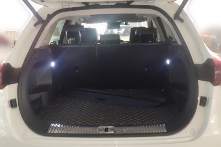 Used Hongqi HS5 2022 Facelifted Version 2.0T Smart Connect Flagship All-Wheel-Drive Edition Trunk