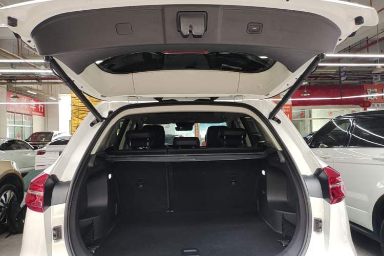 Used Hongqi HS5 2022 Facelifted Version 2.0T Smart Connect Flagship All-Wheel-Drive Edition Trunk