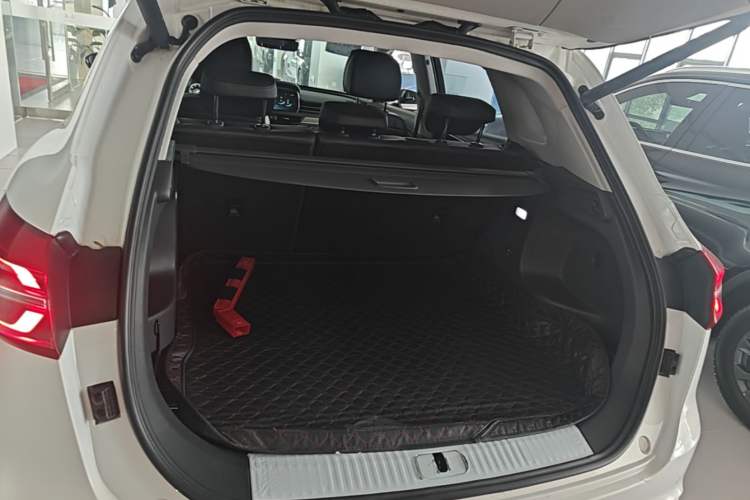 Used Hongqi HS5 2022 2.0T Smart Connect Flagship Edition Trunk