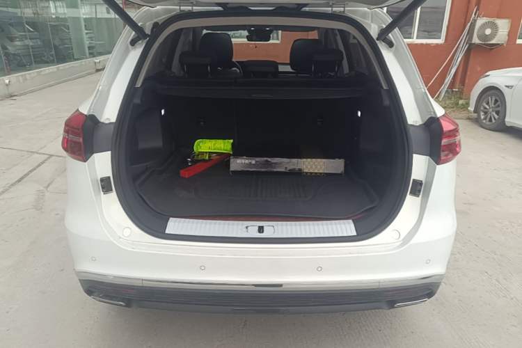 Used Hongqi HS5 2022 Revised Version 2.0T Smart Connect Flagship Edition Trunk