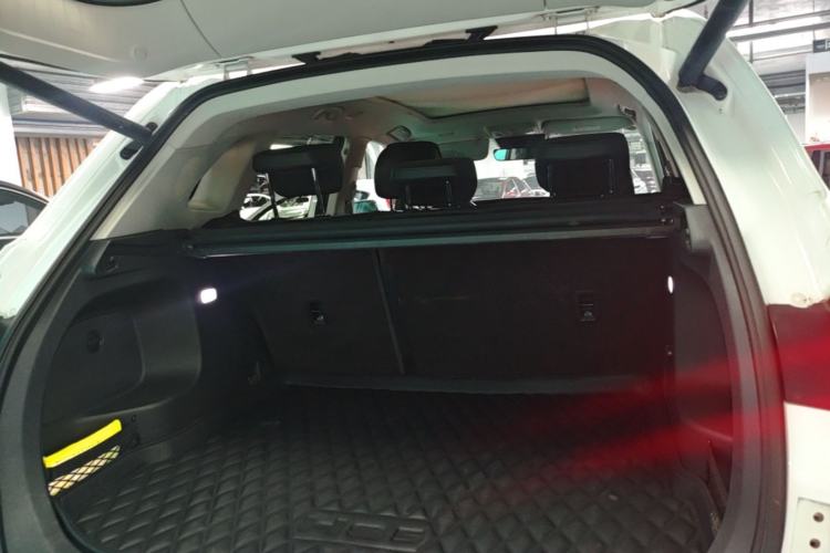 Used Hongqi HS5 2022 Facelifted Version 2.0T Smart Connect Flagship All-Wheel-Drive Edition Trunk