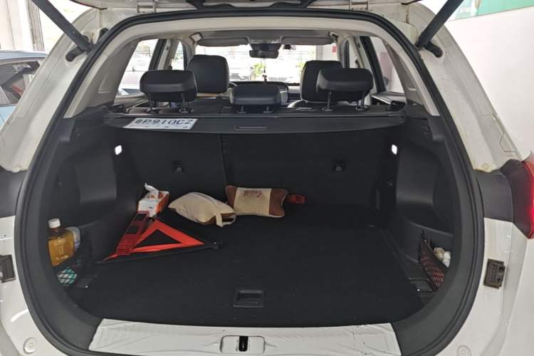 Used Hongqi HS5 2022 Revised Version 2.0T Smart Connect Flagship Edition Trunk