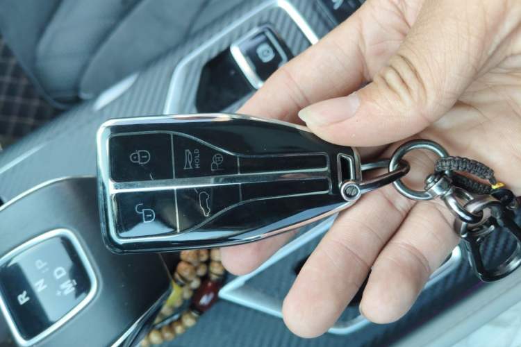 Used Hongqi HS5 2022 Revised Version 2.0T Smart Connect Flagship Edition Vehicle Key