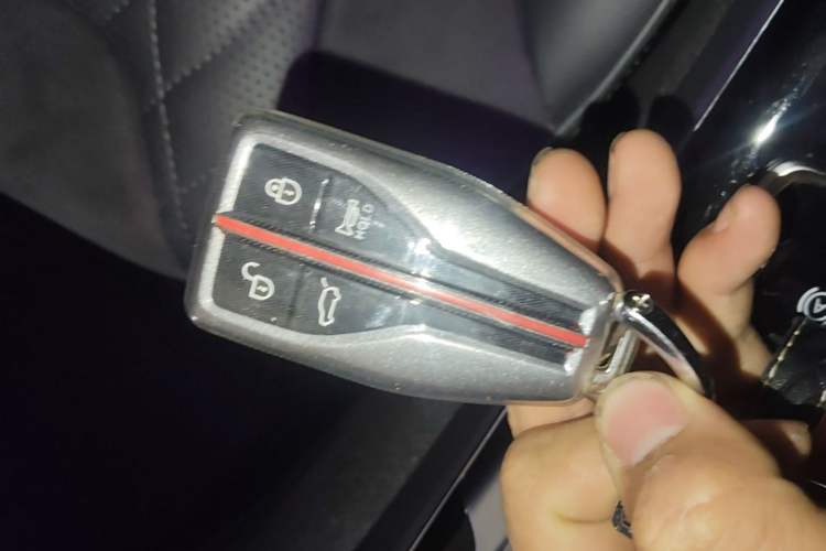 Used Hongqi HS5 2022 Facelifted Version 2.0T Smart Connect Flagship All-Wheel-Drive Edition Vehicle Key