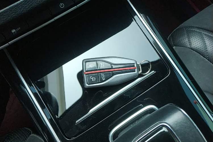 Used Hongqi HS5 2022 Revised Version 2.0T Smart Connect Flagship Edition Vehicle Key