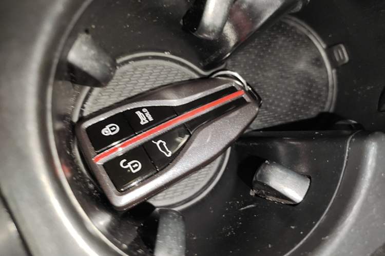 Used Hongqi HS5 2022 Facelifted Version 2.0T Smart Connect Flagship All-Wheel-Drive Edition Vehicle Key