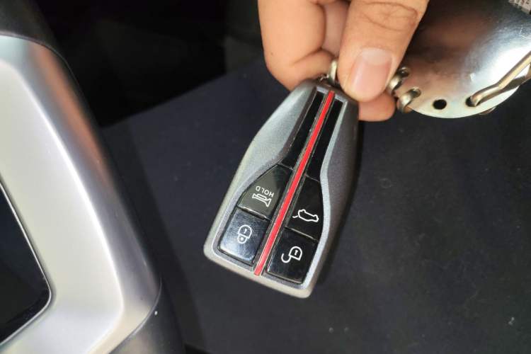 Used Hongqi HS5 2022 Revised Version 2.0T Smart Connect Flagship Edition Vehicle Key