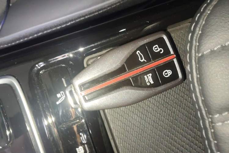 Used Hongqi HS5 2022 Revised Version 2.0T Smart Connect Flagship Edition Vehicle Key