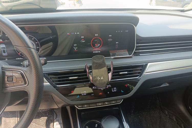 Used Hongqi HS5 2022 2.0T Smart Connect Flagship All-Wheel-Drive Version Audio And AC Panel