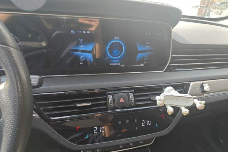 Used Hongqi HS5 2022 Facelifted Version 2.0T Smart Connect Flagship All-Wheel-Drive Edition Audio And AC Panel