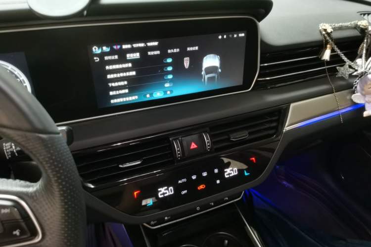 Used Hongqi HS5 2022 Revised Version 2.0T Smart Connect Flagship Edition Audio And AC Panel