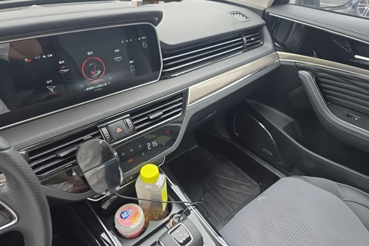 Used Hongqi HS5 2022 2.0T Smart Connect Flagship All-Wheel-Drive Version Audio And AC Panel