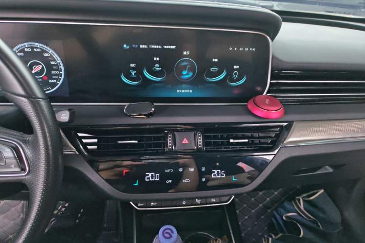 Used Hongqi HS5 2022 2.0T Smart Connect Flagship Edition Audio And AC Panel