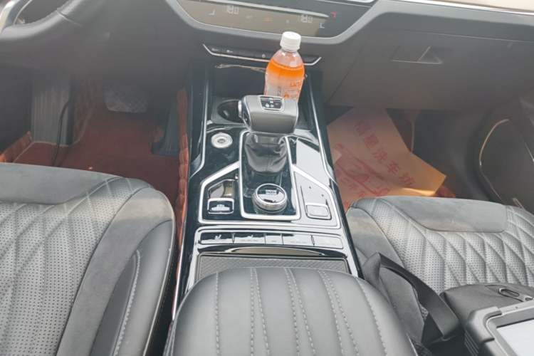 Used Hongqi HS5 2022 Facelifted Version 2.0T Smart Connect Flagship All-Wheel-Drive Edition Audio And AC Panel