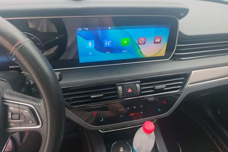 Used Hongqi HS5 2022 Revised Version 2.0T Smart Connect Flagship Edition Audio And AC Panel