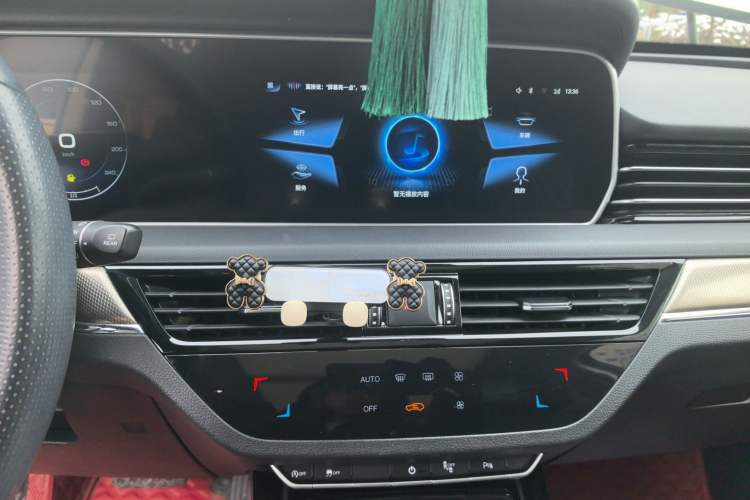 Used Hongqi HS5 2022 Facelifted Version 2.0T Smart Connect Flagship All-Wheel-Drive Edition Audio And AC Panel
