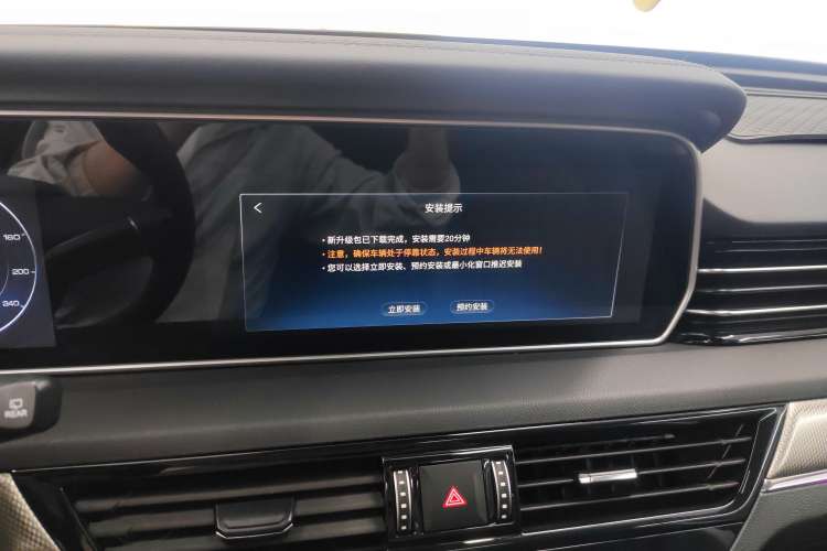 Used Hongqi HS5 2022 Revised Version 2.0T Smart Connect Flagship Edition Audio And AC Panel
