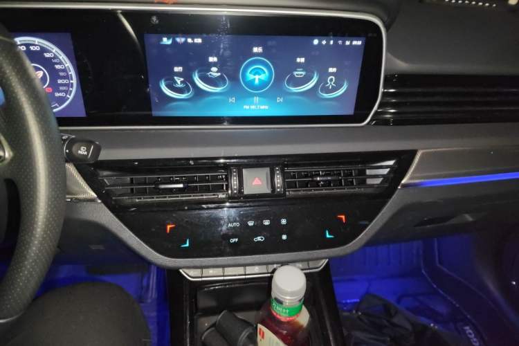 Used Hongqi HS5 2022 Revised Version 2.0T Smart Connect Flagship Edition Audio And AC Panel