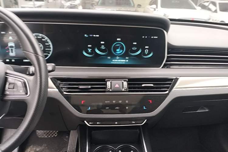 Used Hongqi HS5 2022 Revised Version 2.0T Smart Connect Flagship Edition Audio And AC Panel
