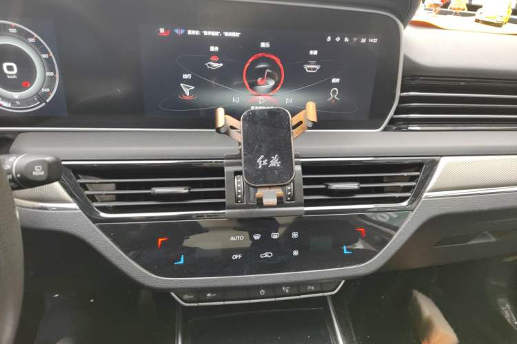 Used Hongqi HS5 2022 Revised Version 2.0T Smart Connect Flagship Edition Audio And AC Panel