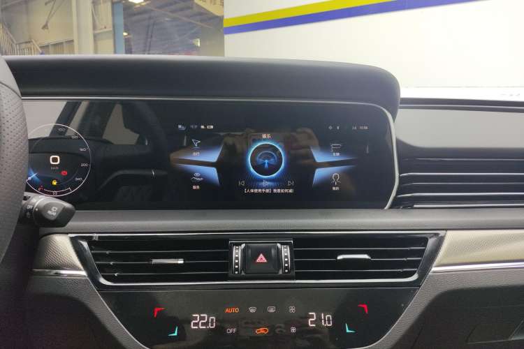 Used Hongqi HS5 2022 Revised Version 2.0T Smart Connect Flagship Edition Audio And AC Panel