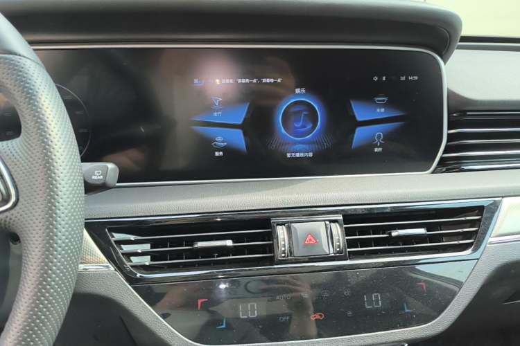 Used Hongqi HS5 2022 Facelifted Version 2.0T Smart Connect Flagship All-Wheel-Drive Edition Audio And AC Panel