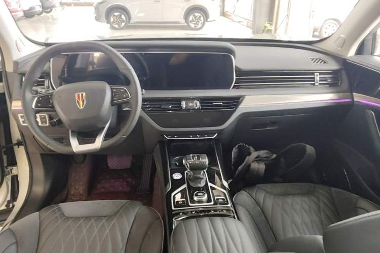 Used Hongqi HS5 2022 Facelifted Version 2.0T Smart Connect Flagship All-Wheel-Drive Edition Center Console
