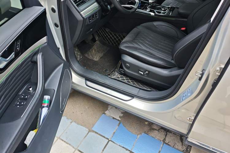 Used Hongqi HS5 2022 Revised Version 2.0T Smart Connect Flagship Edition Driver Seat