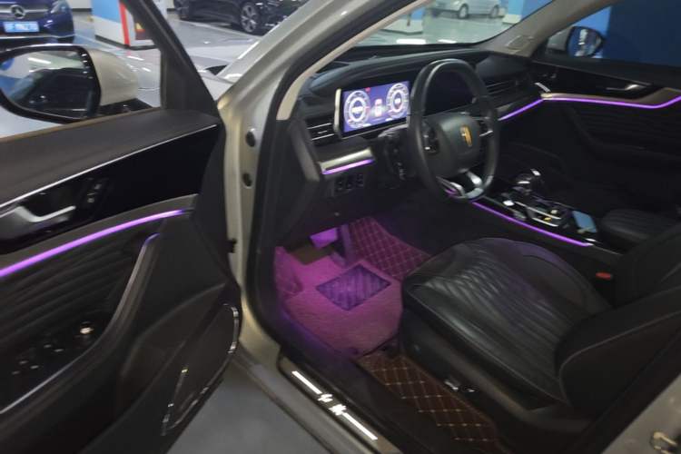 Used Hongqi HS5 2022 Facelifted Version 2.0T Smart Connect Flagship All-Wheel-Drive Edition Driver Seat