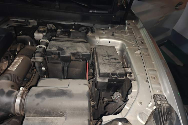 Used Hongqi HS5 2022 Revised Version 2.0T Smart Connect Flagship Edition Engine Bay Left