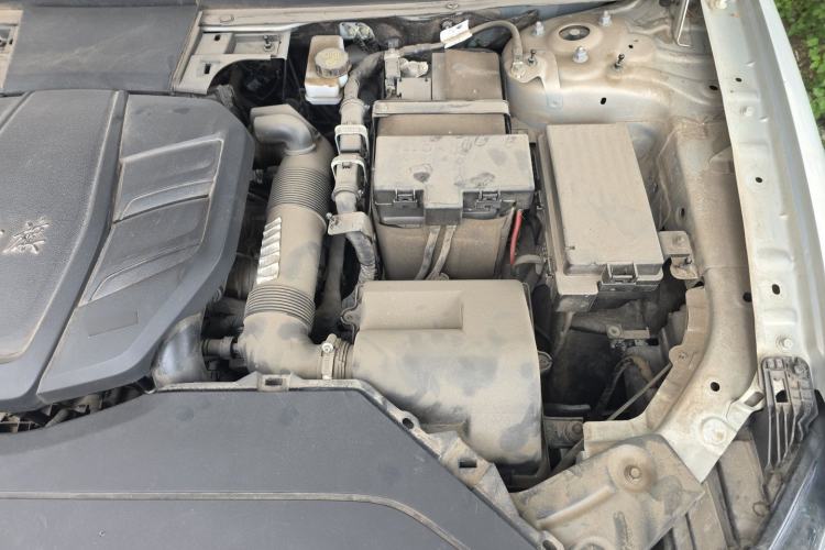 Used Hongqi HS5 2022 2.0T Smart Connect Flagship All-Wheel-Drive Version Engine Bay Left
