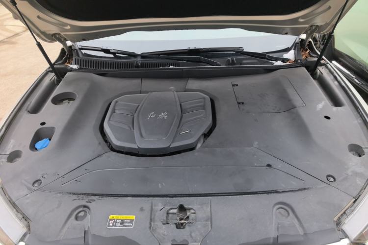 Used Hongqi HS5 2022 Facelifted Version 2.0T Smart Connect Flagship All-Wheel-Drive Edition Engine Bay
