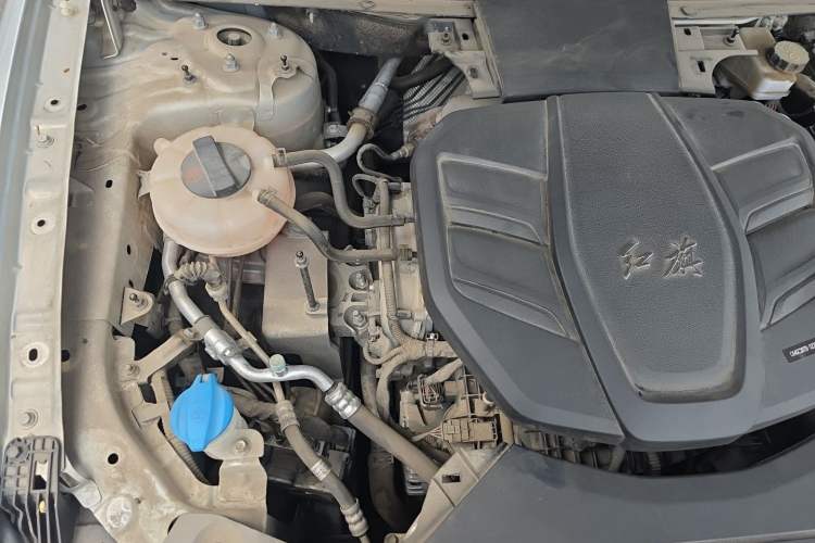 Used Hongqi HS5 2022 2.0T Smart Connect Flagship All-Wheel-Drive Version Engine Bay Right