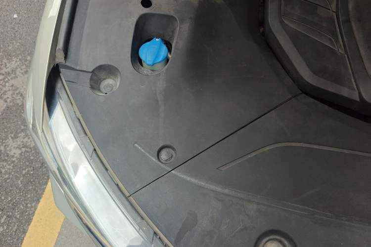 Used Hongqi HS5 2022 2.0T Smart Connect Flagship Enjoyment Purchase Edition Engine Bay Right